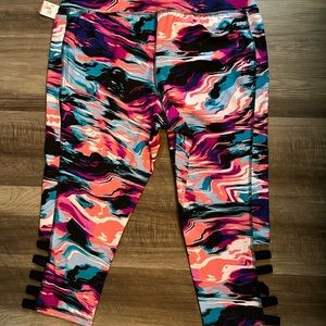 NWT 18/29 Capri Leggings by Livi multicolored
